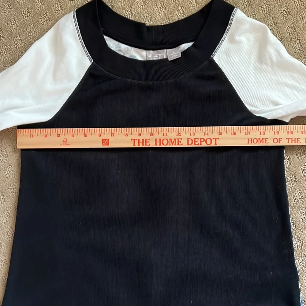 Chico’s Zenergy Floral Back Zipper Top - Picture 7 of 11